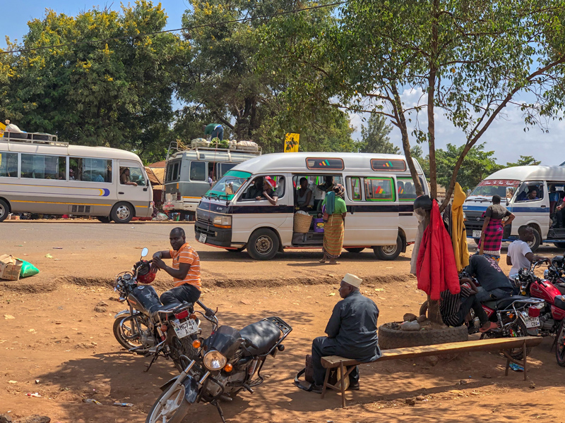 xMit dem Fahrrad unterwegs in Kenia und Tansania